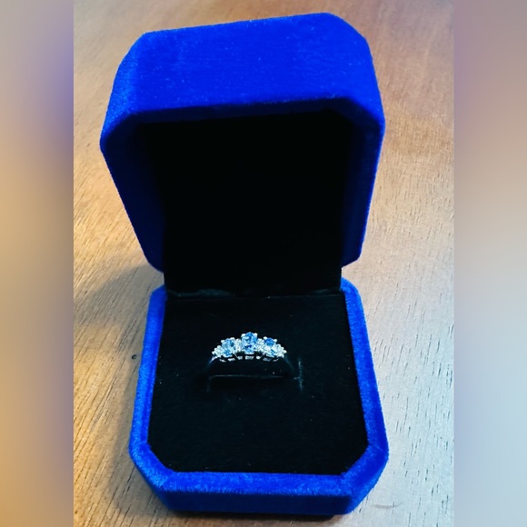 10K White Gold Tanzanite Ring 6.5